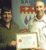 Kobus Reinecke (r) handing the certificate to Francois Eybers.